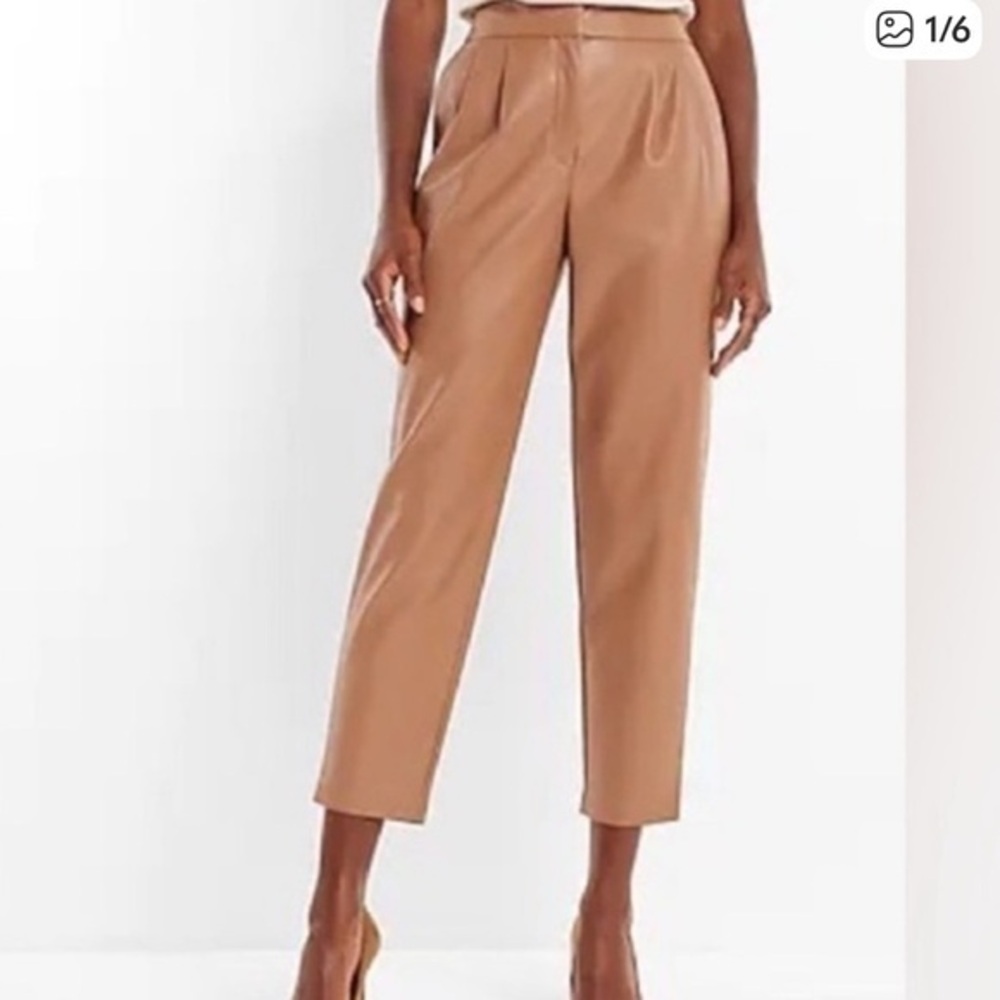 Express Super High Waisted Faux Leather Pleated
Ankle Pant Sz 6